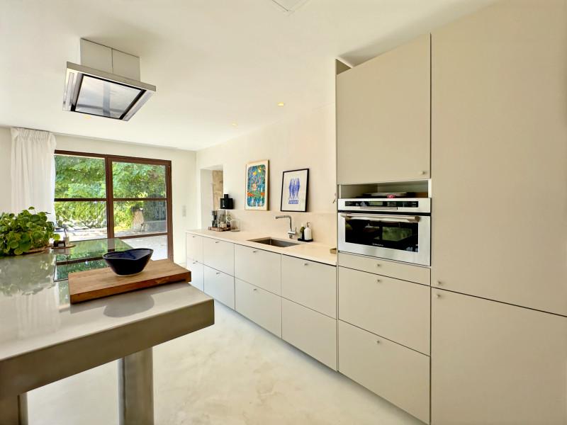 French property for sale in Paradou, Bouches-du-Rhône - €720,000 - photo 3