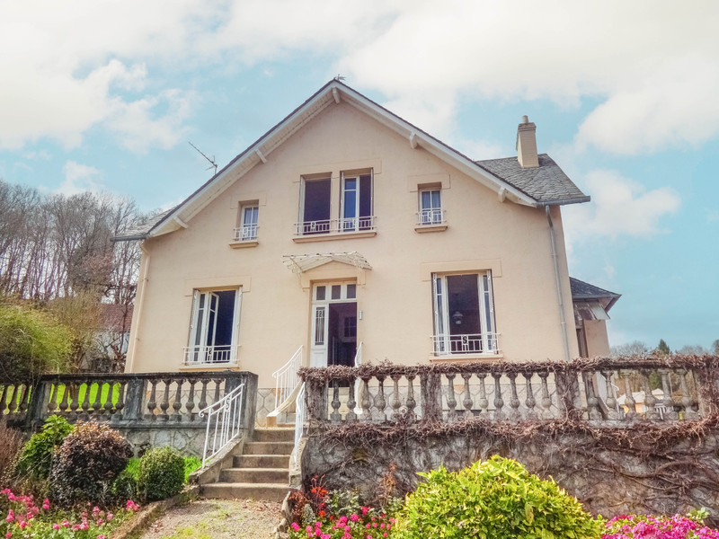 Maison à vendre à Ydes, Cantal - 149 999 € - photo 1