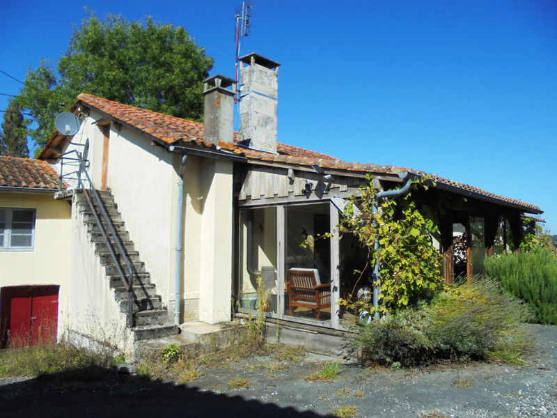 Maison à vendre à Saint-Séverin, Charente - 318.000 € - photo 1