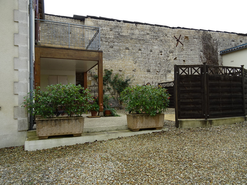 House in Jarnac Charente Immaculate 3 bedroom, 2 bathroom, detached
