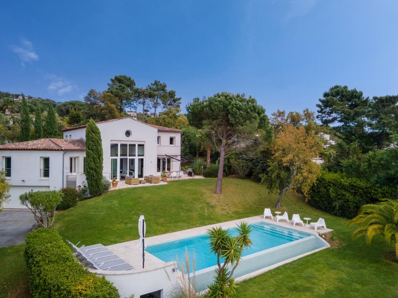 Maison à vendre en PACA Var Gassin Villa moderne avec piscine proche