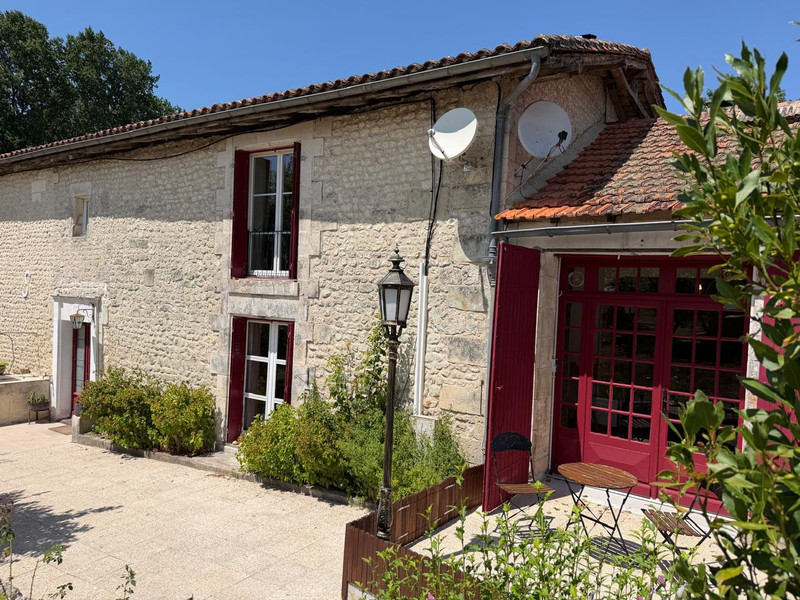 French property for sale in Bellevigne, Charente - €158,050 - photo 1