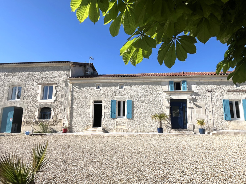 Maison à vendre à Cierzac, Charente-Maritime - 837.400 € - photo 1