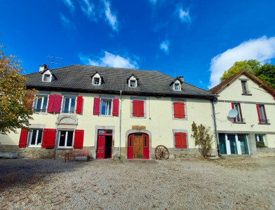 Maison à vendre à Ydes, Cantal, Auvergne, avec Leggett Immobilier
