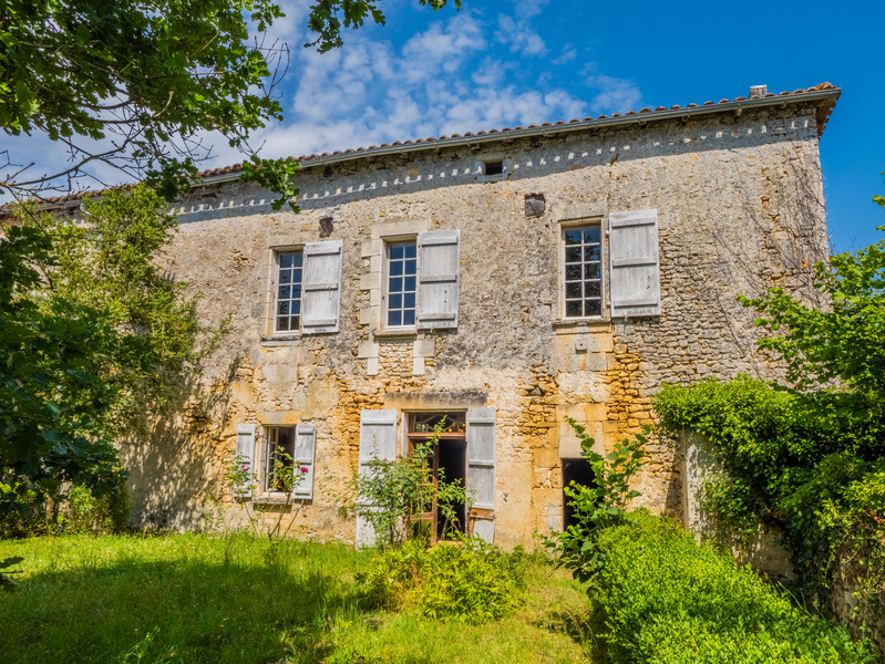 French property for sale in Champagne-et-Fontaine, Dordogne - €318,000 - photo 1