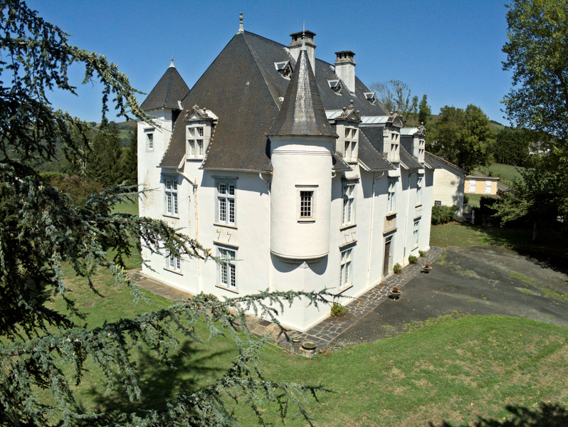 French property for sale in Mauléon-Licharre, Pyrénées-Atlantiques - €920,000 - photo 2