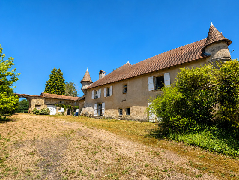 French property for sale in Marval, Haute-Vienne - €418,700 - photo 1