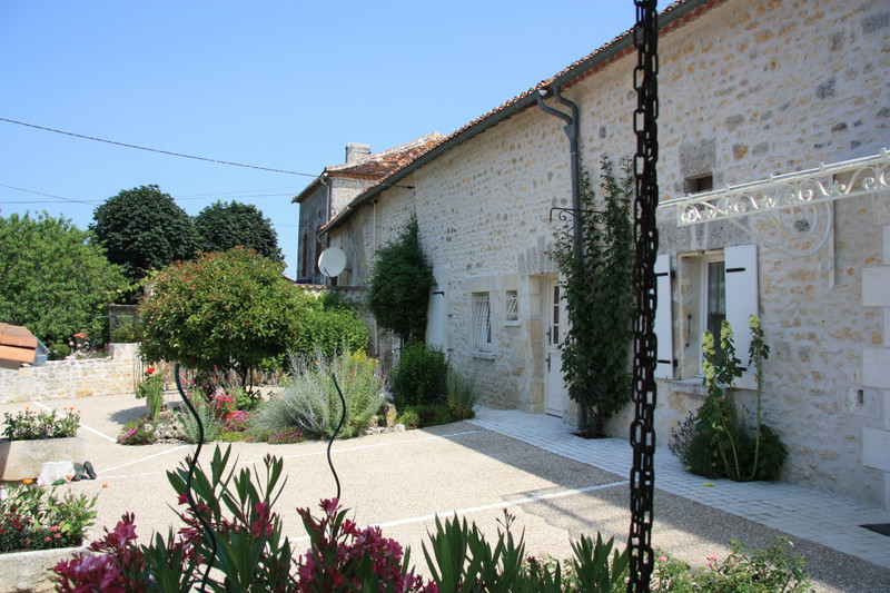 French property for sale in Verteillac, Dordogne - €250,000 - photo 3