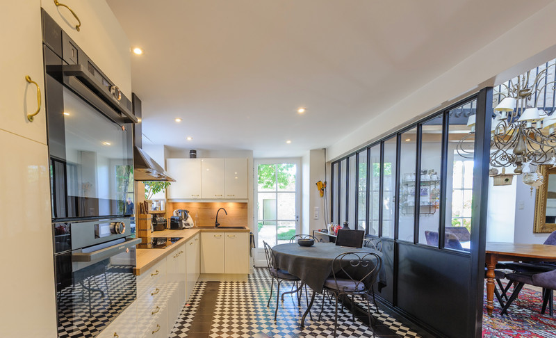 French property for sale in Dompierre-sur-Mer, Charente-Maritime - €1,190,000 - photo 1