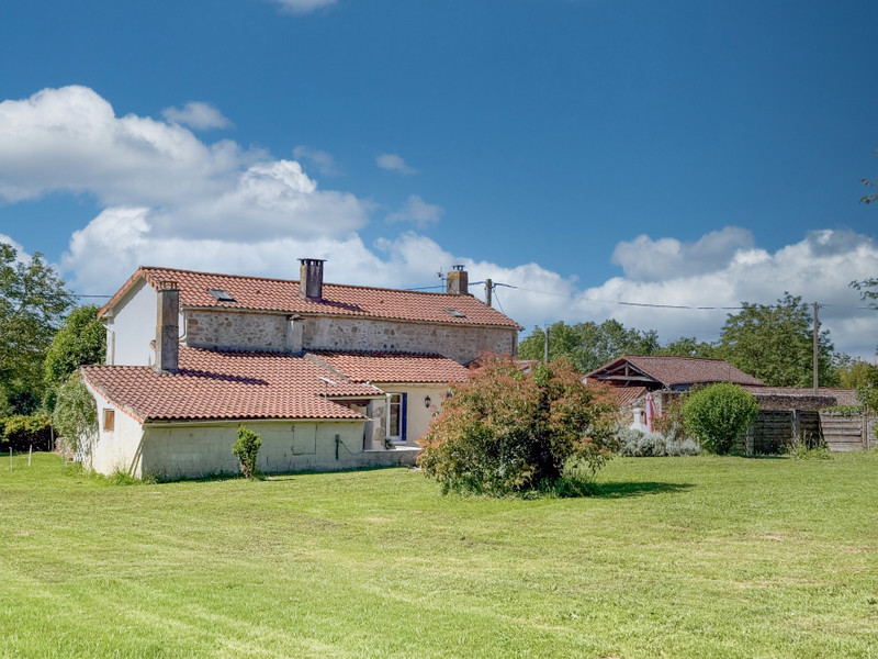 French property for sale in Beugnon-Thireuil, Deux-Sèvres - €225,000 - photo 1