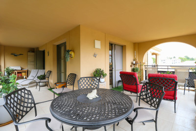 2 bed apartment (113 m²) with terrace and garage in an outstanding new build residence with pool in Uzès.