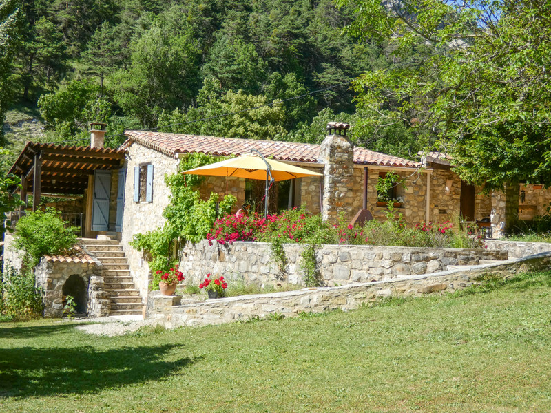 French property for sale in Verclause, Drôme - €380,000 - photo 2