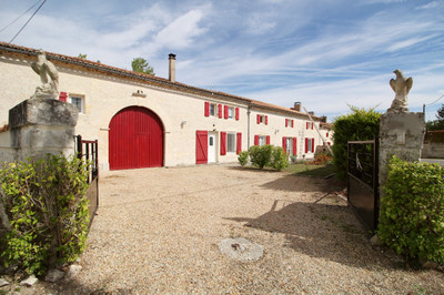 Maison à vendre à Romazières, Charente-Maritime, Poitou-Charentes, avec Leggett Immobilier