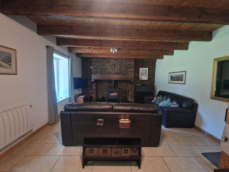 French property for sale in Saint-Goazec, Finistère - €137,600 - photo 2