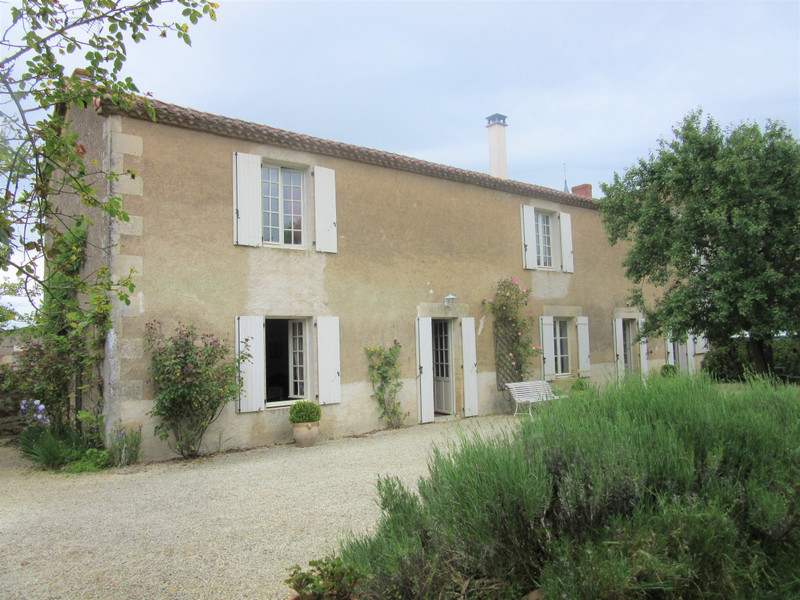 House for sale in Millac Vienne Stunning traditional house with 4