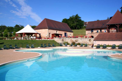 Exceptional holiday village with 15 gites , bar/restaurants, and aquatic area on 30 hectares of land.