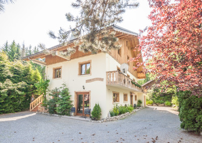 Chalet à vendre à Essert-Romand, Haute-Savoie, Rhône-Alpes, avec Leggett Immobilier