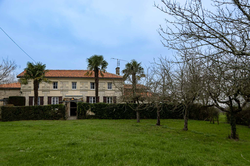 Maison à vendre à Saint-Simon-de-Bordes, Charente-Maritime - 235 000 € - photo 1