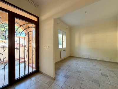 French property for sale in Canet-en-Roussillon, Pyrénées-Orientales - €306,000 - photo 2