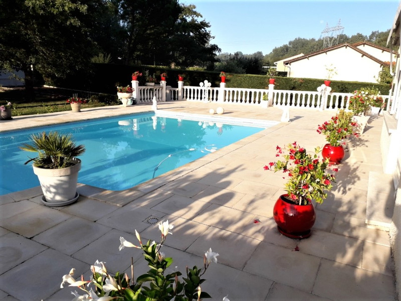 French property for sale in Saint-Astier, Dordogne - €504,000 - photo 2