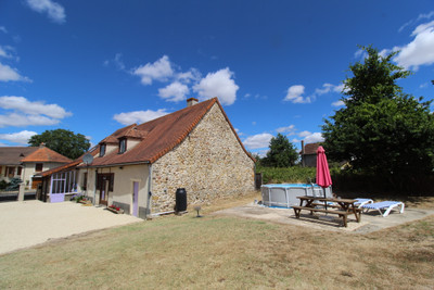 French property for sale in La Trimouille, Vienne - €162,000 - photo 1