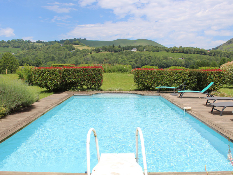Commerce à vendre à Arette, Pyrénées-Atlantiques - 858 600 € - photo 1 Commerce à vendre à Arette, Pyrénées-Atlantiques - 858 600 € - photo 1