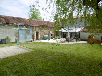 Maison à vendre à Coulonges-sur-l'Autize, Deux-Sèvres, Poitou-Charentes, avec Leggett Immobilier