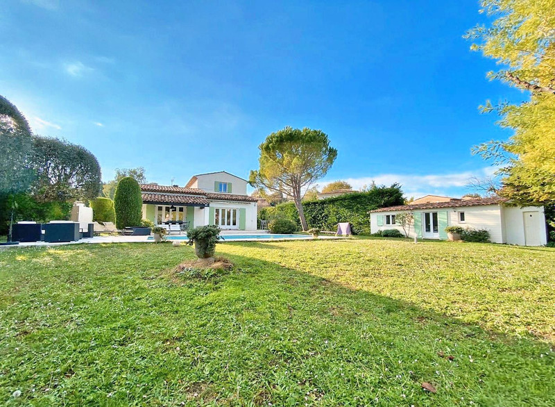 French property for sale in Le Rouret, Alpes-Maritimes - €1,295,000 - photo 0