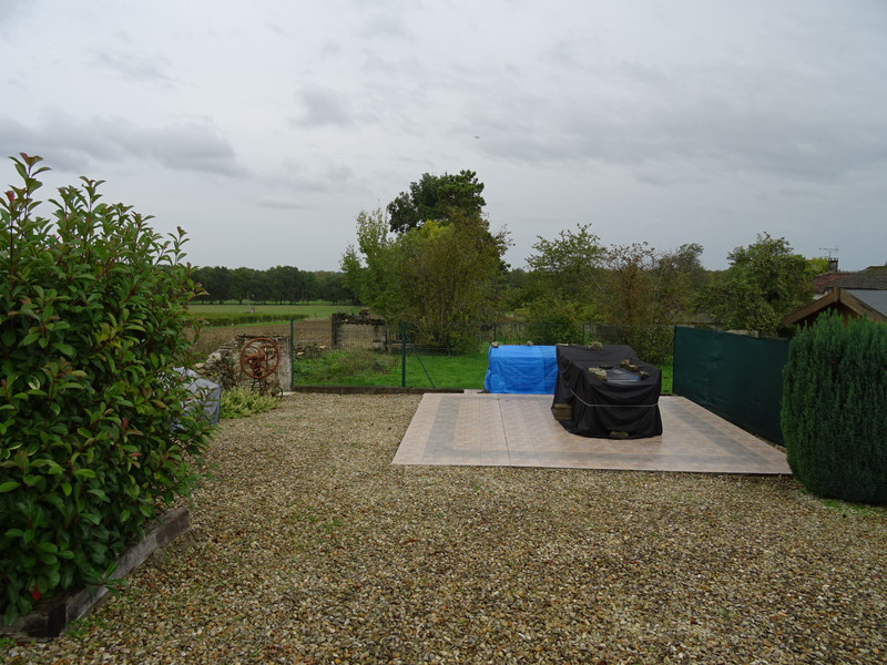 House in Jarnac Charente Immaculate 3 bedroom, 2 bathroom, detached