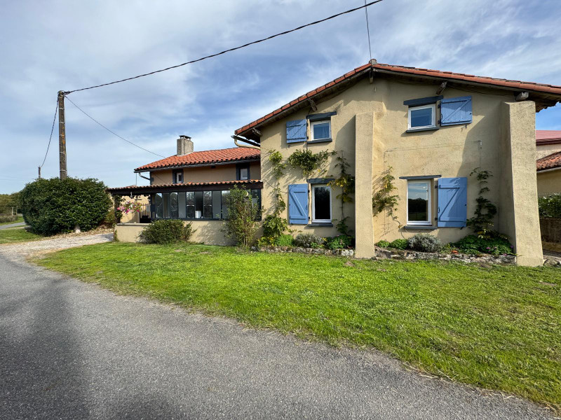 French property for sale in Manot, Charente - €205,200 - photo 0