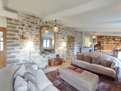 South Ardèche: superb, spacious stone house with lots of character. Gardens, swimming pool and adjacent stream
