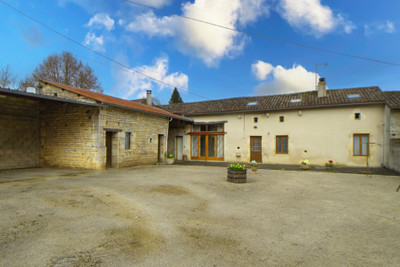 Maison à vendre à Brux, Vienne, Poitou-Charentes, avec Leggett Immobilier