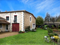 Propriété à vendre à Vitrac-Saint-Vincent, Charente - 328 500 € - photo n°1
