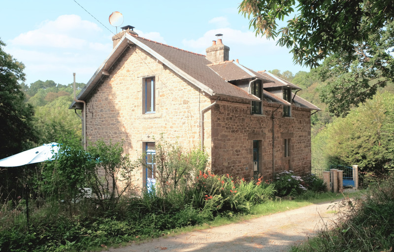 Maison à vendre à Plounévez-Moëdec, Côtes-d'Armor - 172.800 € - photo 1