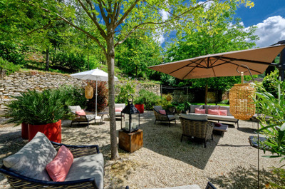 Authentic, sophisticated 7-bedroom property with swimming pool and pretty gardens near Sarlat