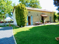 Maison à vendre à Aubeterre-sur-Dronne, Charente - 424.000 € - photo 1