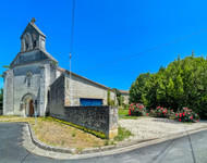 Maison à vendre à La Chapelle, Charente - 91.300 € - photo 2