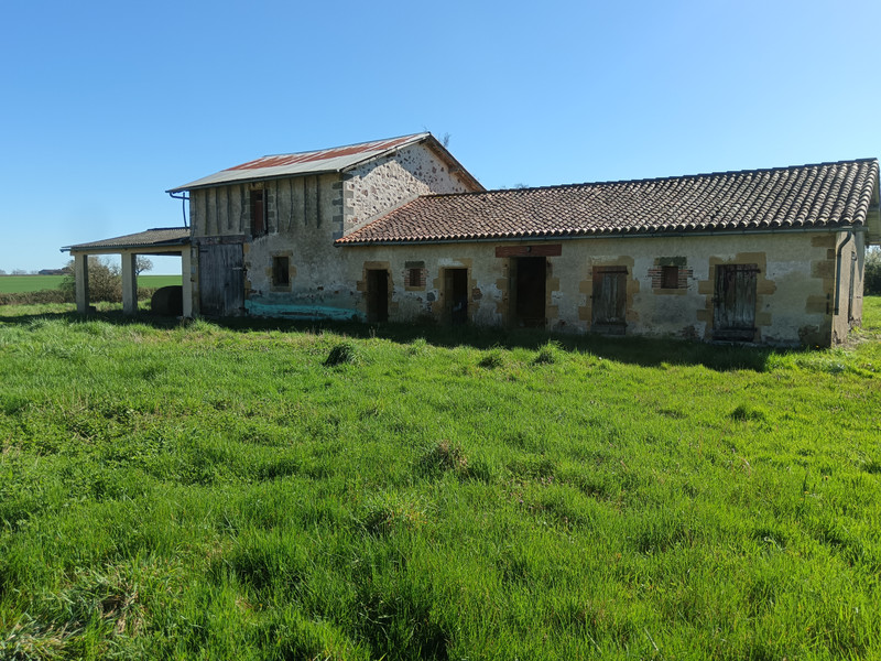 French property for sale in Availles-Limouzine, Vienne - €77,000 - photo 1