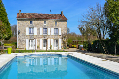 Maison à vendre à La Forêt-de-Tessé, Charente, Poitou-Charentes, avec Leggett Immobilier