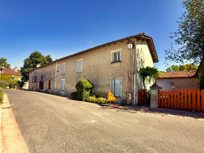 Maison à vendre à Châtignac, Charente, Poitou-Charentes, avec Leggett Immobilier