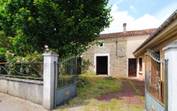 Maison à vendre à Longré, Charente - 64.600 € - photo 1