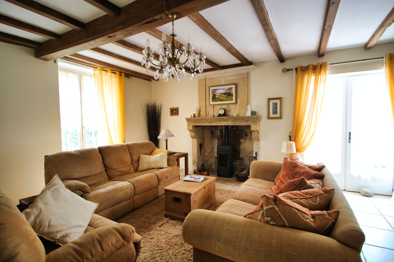French property for sale in Saleignes, Charente-Maritime - &#8364;252,000 - photo 2