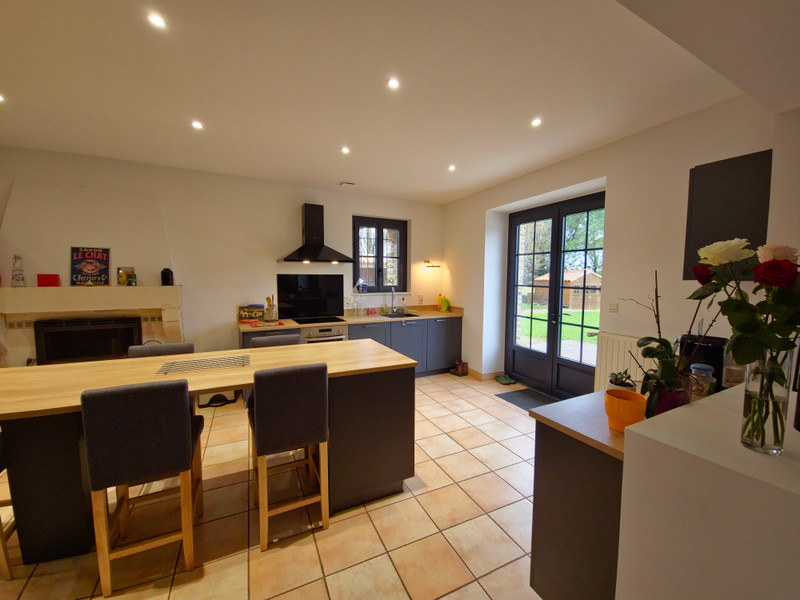 French property for sale in Moutiers-sur-le-Lay, Vendée - €614,800 - photo 1