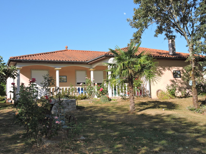 house-for-sale-in-vergt-dordogne-single-storey-house-with-g-te-and