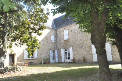 Chateau à vendre à Thiviers, Dordogne, Aquitaine, avec Leggett Immobilier