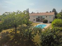 Maison à vendre à Angoulême, Charente - 420.000 € - photo 1