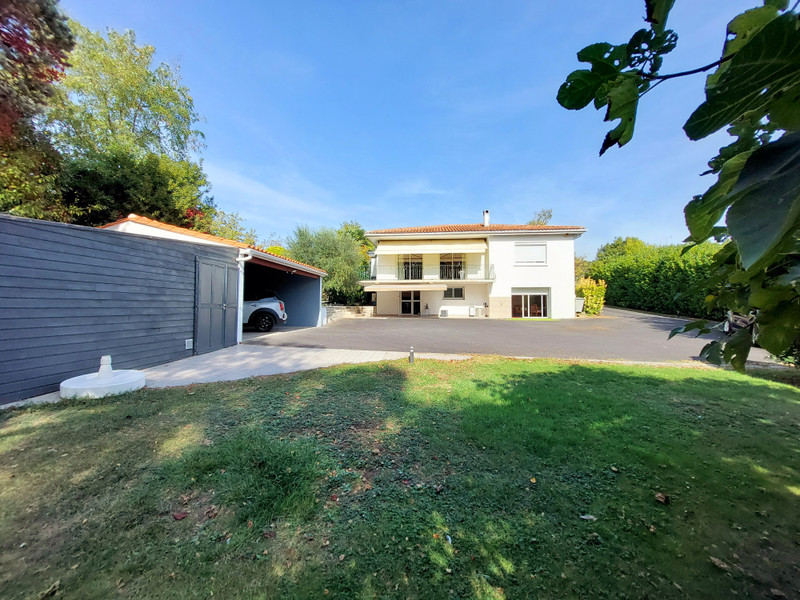 French property for sale in Angoulême, Charente - €472,500 - photo 3