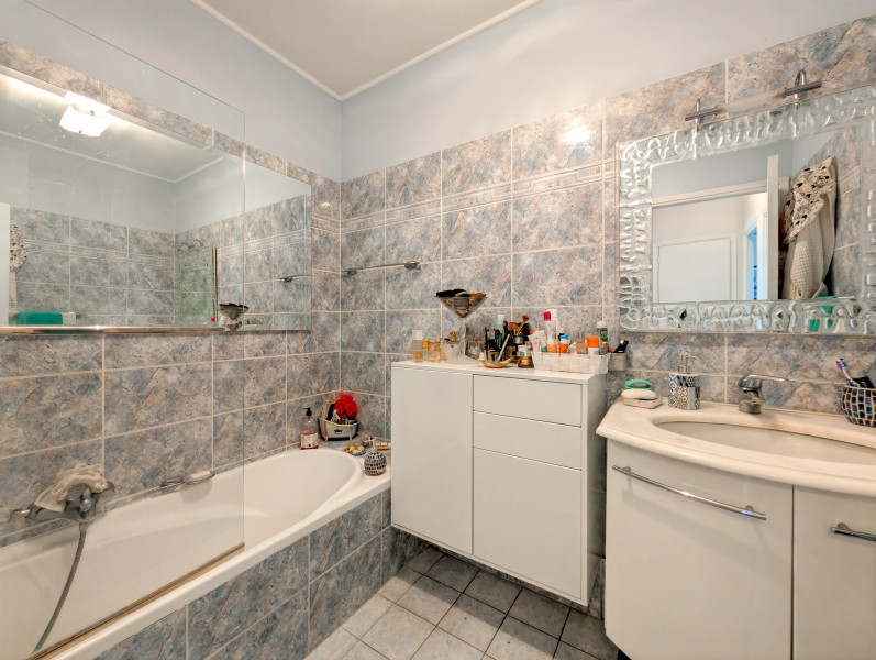 French property for sale in Nice, Alpes-Maritimes - €435,000 - photo 6
