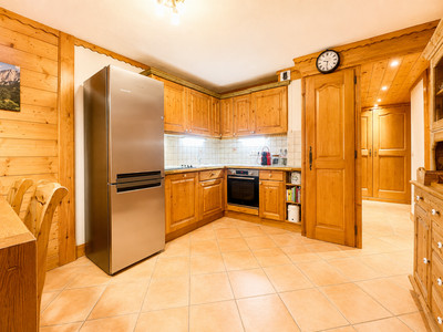 French property for sale in Les Allues, Savoie - €431,000 - photo 2