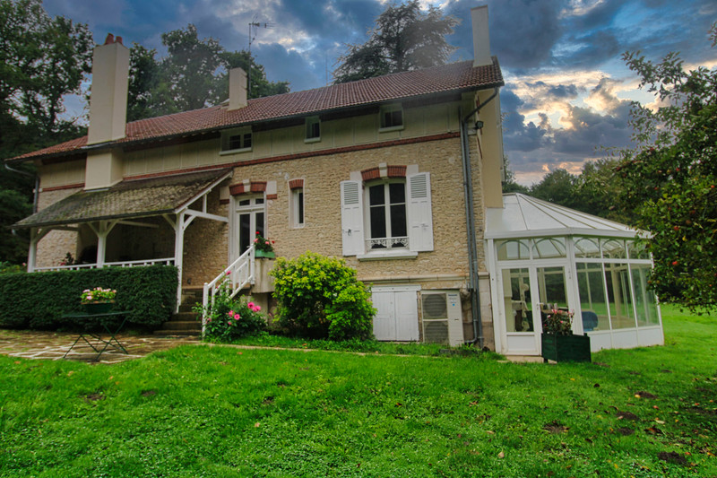 French property for sale in Montargis, Loiret - €372,000 - photo 2